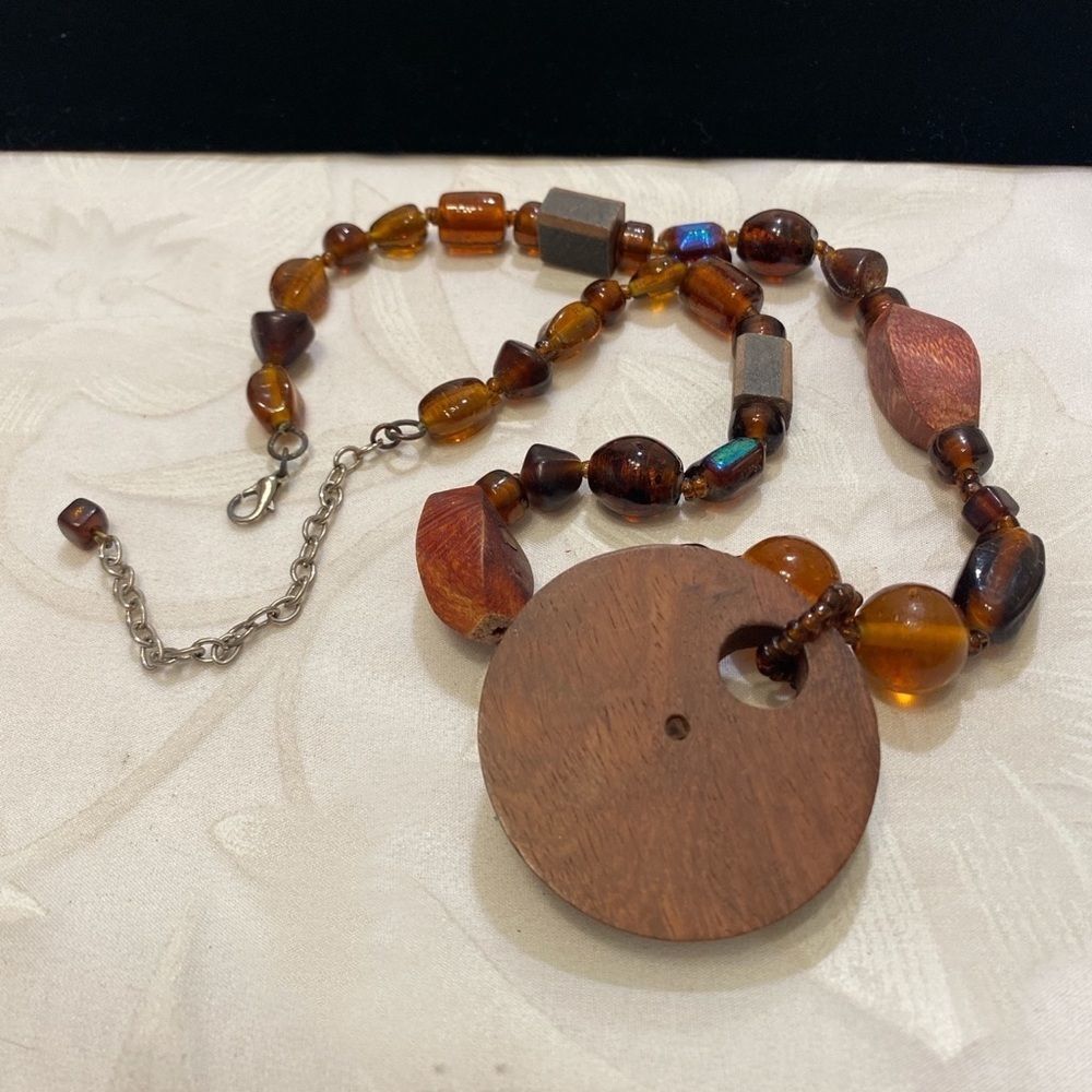 Vintage Wood And Iridescent Glass Necklace - Picture 4 of 6